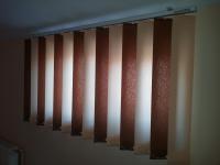 Jaluzele verticale montate la fereastră
